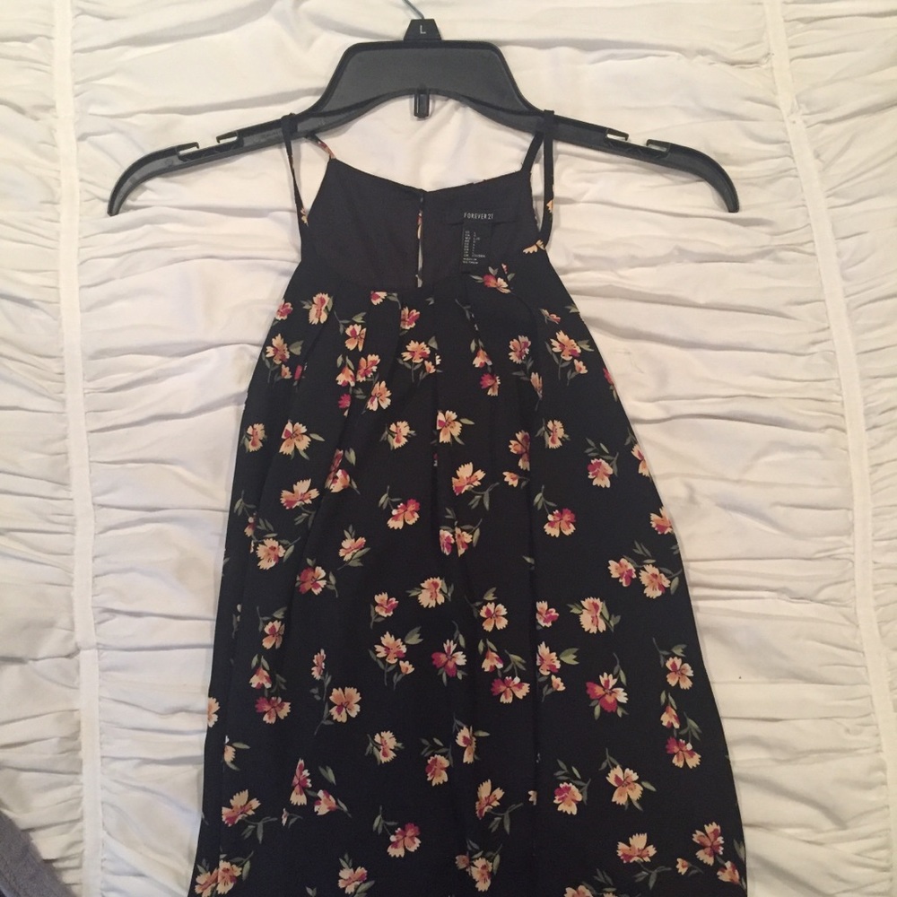 ✨ Forever 21 floral tank top✨